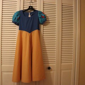 SNOW  WHITE COSTUME FOR HALLOWEEN !!  Girl size 8  excellent